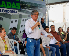 Governador Carlos Massa Ratinho Jr inaugura 240 apartamentos, dos quais 166 receberam subsídio do Governo do Estado, totalizando R$ 2,5 milhões de investimento.