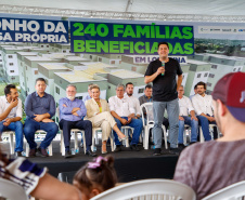 Governador Carlos Massa Ratinho Jr inaugura 240 apartamentos, dos quais 166 receberam subsídio do Governo do Estado, totalizando R$ 2,5 milhões de investimento.