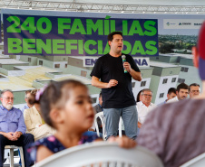 Governador Carlos Massa Ratinho Jr inaugura 240 apartamentos, dos quais 166 receberam subsídio do Governo do Estado, totalizando R$ 2,5 milhões de investimento.