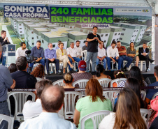 Governador Carlos Massa Ratinho Jr inaugura 240 apartamentos, dos quais 166 receberam subsídio do Governo do Estado, totalizando R$ 2,5 milhões de investimento.