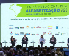 Com Educa Juntos, Paraná leva parceria com municípios a fórum nacional de alfabetização