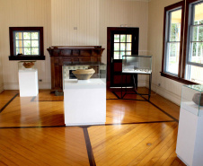 Casa Gomm abre exposição sobre canoa ancestral encontrada em sítio arqueológico
