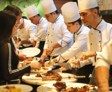  Paraná coloca 53.179 jovens no mercado formal de trabalho em 2023