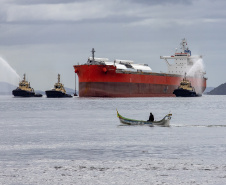 Porto de Paranaguá recebe primeiro navio "verde" do mundo nesta sexta-feira