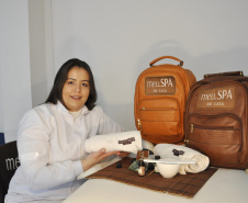 SPA A DOMICÍLIO — A fisioterapeuta Jaqueline Riffert, moradora de Curitiba, é uma das empreendedoras atendidas pelo Banco da Mulher Paranaense