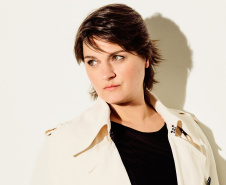 "The Best of Madeleine Peyroux": cantora americana apresenta o mais emblemático do jazz, no Guairão