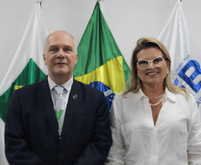  presidente da AEB Marcos Chamon com nossa articuladora Cristianne Cordeiro. 