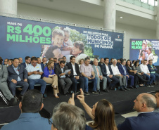 Curitibam 25 de setembro de 2023 - O governador Carlos Massa Ratinho Jr. realiza encontro com prefeitos e entrega mais de R$ 400 milhões em melhorias às cidades paranaenses.