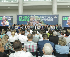 Curitibam 25 de setembro de 2023 - O governador Carlos Massa Ratinho Jr. realiza encontro com prefeitos e entrega mais de R$ 400 milhões em melhorias às cidades paranaenses.