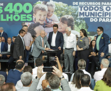 Curitibam 25 de setembro de 2023 - O governador Carlos Massa Ratinho Jr. realiza encontro com prefeitos e entrega mais de R$ 400 milhões em melhorias às cidades paranaenses.