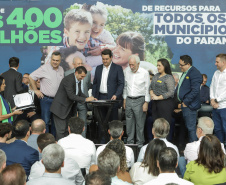 Curitibam 25 de setembro de 2023 - O governador Carlos Massa Ratinho Jr. realiza encontro com prefeitos e entrega mais de R$ 400 milhões em melhorias às cidades paranaenses.