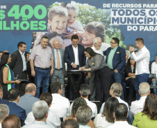 Curitibam 25 de setembro de 2023 - O governador Carlos Massa Ratinho Jr. realiza encontro com prefeitos e entrega mais de R$ 400 milhões em melhorias às cidades paranaenses.