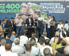 Curitibam 25 de setembro de 2023 - O governador Carlos Massa Ratinho Jr. realiza encontro com prefeitos e entrega mais de R$ 400 milhões em melhorias às cidades paranaenses.