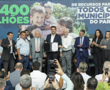 Curitibam 25 de setembro de 2023 - O governador Carlos Massa Ratinho Jr. realiza encontro com prefeitos e entrega mais de R$ 400 milhões em melhorias às cidades paranaenses.