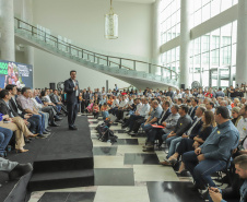 Curitibam 25 de setembro de 2023 - O governador Carlos Massa Ratinho Jr. realiza encontro com prefeitos e entrega mais de R$ 400 milhões em melhorias às cidades paranaenses.