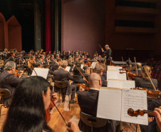 Alunos de escolas públicas assistem concerto cívico da orquestra sinfônica do Paraná
