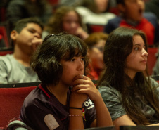 Alunos de escolas públicas assistem concerto cívico da orquestra sinfônica do Paraná