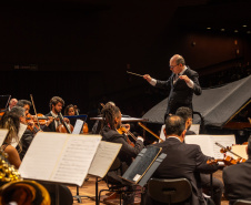 Alunos de escolas públicas assistem concerto cívico da orquestra sinfônica do Paraná