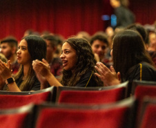 Alunos de escolas públicas assistem concerto cívico da orquestra sinfônica do Paraná