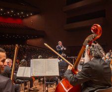 Alunos de escolas públicas assistem concerto cívico da orquestra sinfônica do Paraná