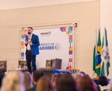 Educação reúne 800 educadores em encontro de formação continuada em Foz do Iguaçu