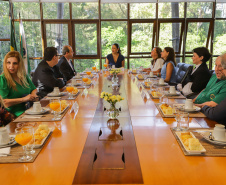 Curitiba, 19 de setembro de 2023 - A primeira dama, Luciana Saita Massa, recebe a visita de Rosália Vargas, presidente da Ciência Viva de Portugal.