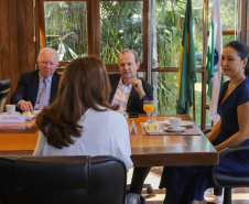 Curitiba, 19 de setembro de 2023 - A primeira dama, Luciana Saita Massa, recebe a visita de Rosália Vargas, presidente da Ciência Viva de Portugal.