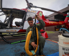 Ratinho Junior autoriza envio de aeronave para ajudar vítimas das chuvas no Rio Grande do Sul