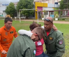 Paraná está ajudando nos atendimentos em Santa Catarina com equipe aérea e helicóptero