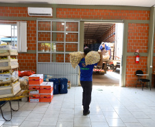 A Ceasa de Curitiba envia nesta quarta-feira (11) 12  toneladas de alimentos para Rio Negro e União da Vitória, cidades atingidas pelas chuvas e cheias nos rios no último final de semana.  