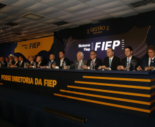O governador Carlos Massa Ratinho Junior participou nesta segunda-feira (23) da posse do novo presidente da Federação das Indústrias do Paraná (Fiep), Edson Vasconcelos.