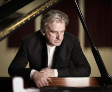 Orquestra Sinfônica do Paraná se apresenta com o grande pianista irlandês Barry Douglas