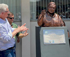 Dia Nacional do Plantio Direto, em Rolândia, com inauguração de busto de Herbert Bartz.