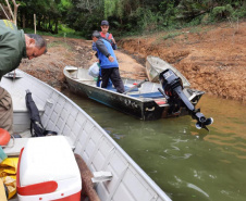  LEGENDA: Equipe do Instituto Água e Terra apreendeu mais de 250 metros de rede para pesca e identificou o parcelamento de terras em Áreas de Proteção Permanente na Represa do Capivari.