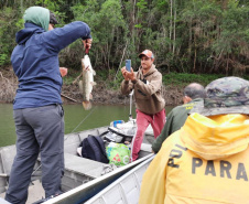  LEGENDA: Equipe do Instituto Água e Terra apreendeu mais de 250 metros de rede para pesca e identificou o parcelamento de terras em Áreas de Proteção Permanente na Represa do Capivari.
