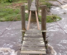 Parte da ponte que leva à cachoeira da Ponte de Pedra e ao mirante do Parque Guartelá caiu.