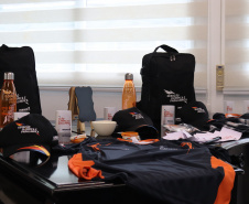 Programa Geração Olímpica e Paralímpica entrega mais de 400 kits para bolsistas da Capital