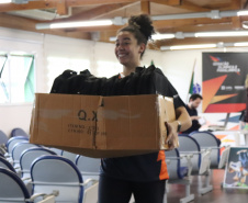 Programa Geração Olímpica e Paralímpica entrega mais de 400 kits para bolsistas da Capital