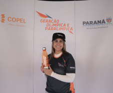 Programa Geração Olímpica e Paralímpica entrega mais de 400 kits para bolsistas da Capital
