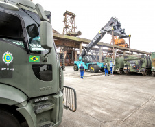 Porto de Paranaguá recebe 30 unidades de blindados para o Exército Brasileiro