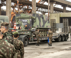 Porto de Paranaguá recebe 30 unidades de blindados para o Exército Brasileiro