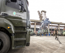 Porto de Paranaguá recebe 30 unidades de blindados para o Exército Brasileiro