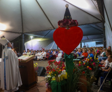 Com o maior monumento dedicado a Nossa Senhora Aparecida na América Latina, Itaipulândia recebe milhares de romeiros no Dia da Padroeira.