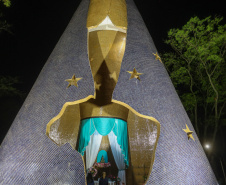 Com o maior monumento dedicado a Nossa Senhora Aparecida na América Latina, Itaipulândia recebe milhares de romeiros no Dia da Padroeira.