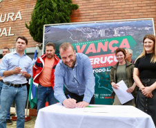 O Governo do Paraná assinou nesta sexta-feira (06) o termo para o início da licitação para construção do Centro de Referência de Assistência Social (CRAS) de Itaperuçu, na Região Metropolitana de Curitiba. 