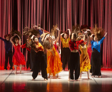 Espetáculo da Escola de Dança em 11 de novembro