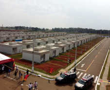 O governador Carlos Massa Ratinho Junior participou, neste sábado (9), da inauguração de um novo bairro planejado em Ponta Grossa, nos Campos Gerais. O Residencial Bem Viver Uvaranas, composto por 408 casas