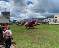 Paraná está ajudando nos atendimentos em Santa Catarina com equipe aérea e helicóptero