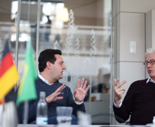 Governador negocia instalação de fábrica multinacional de sementes no Paraná