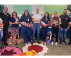 Em Foz do Iguaçu, Polícia Penal realiza entrega de Amigurumis para ONG e Delegacia da Mulher